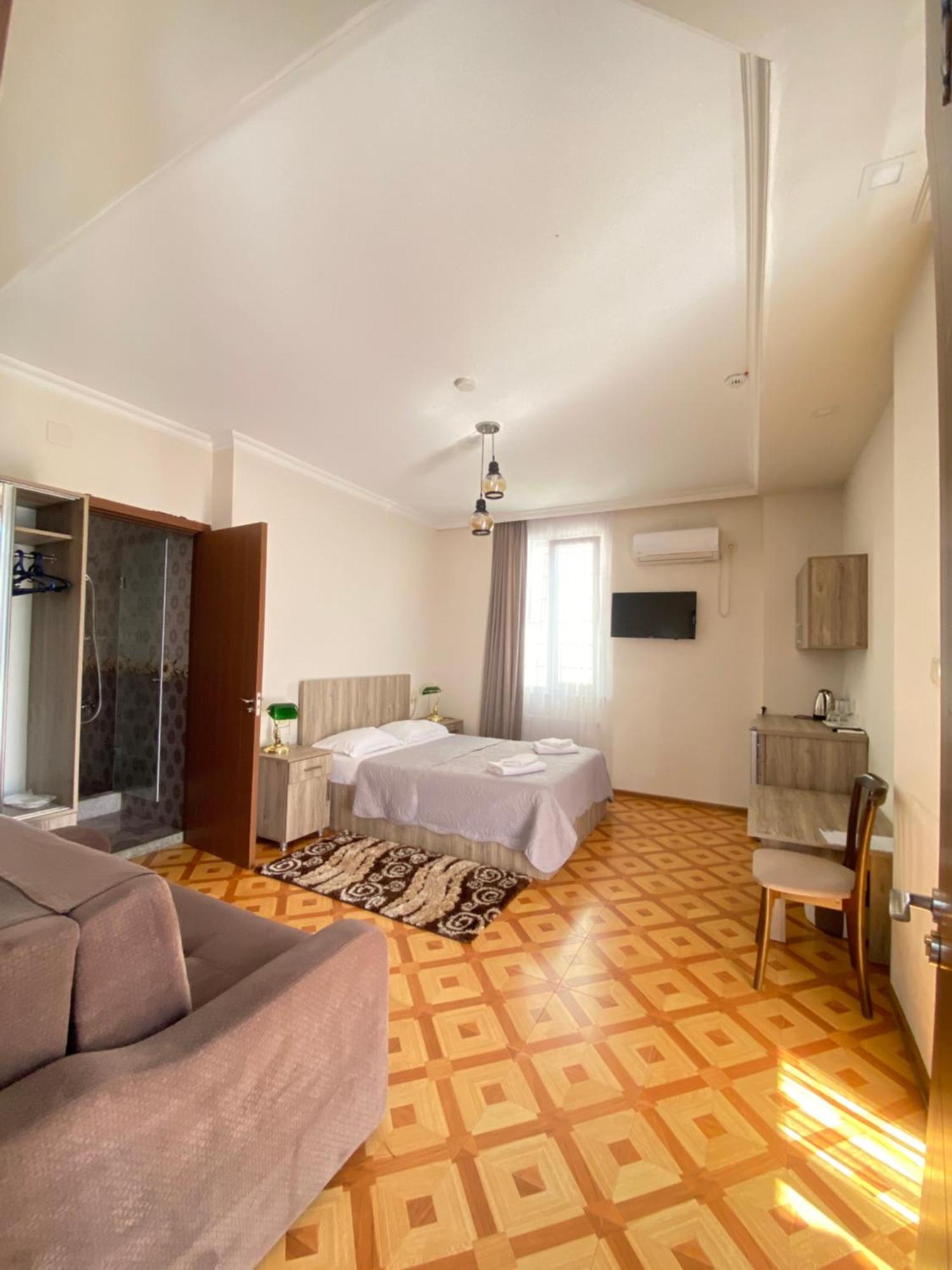 Hotel Garanti Batumi Bagian luar foto