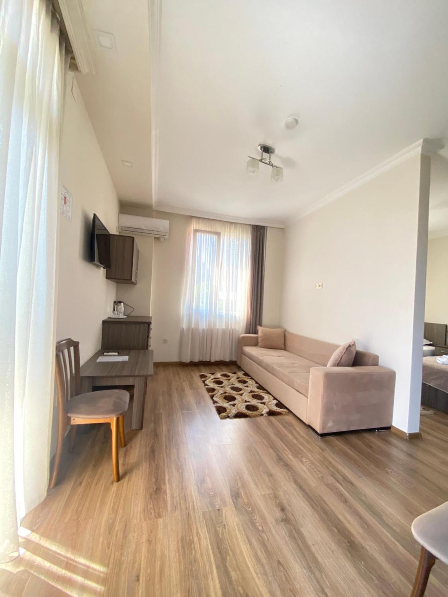 Hotel Garanti Batumi Bagian luar foto