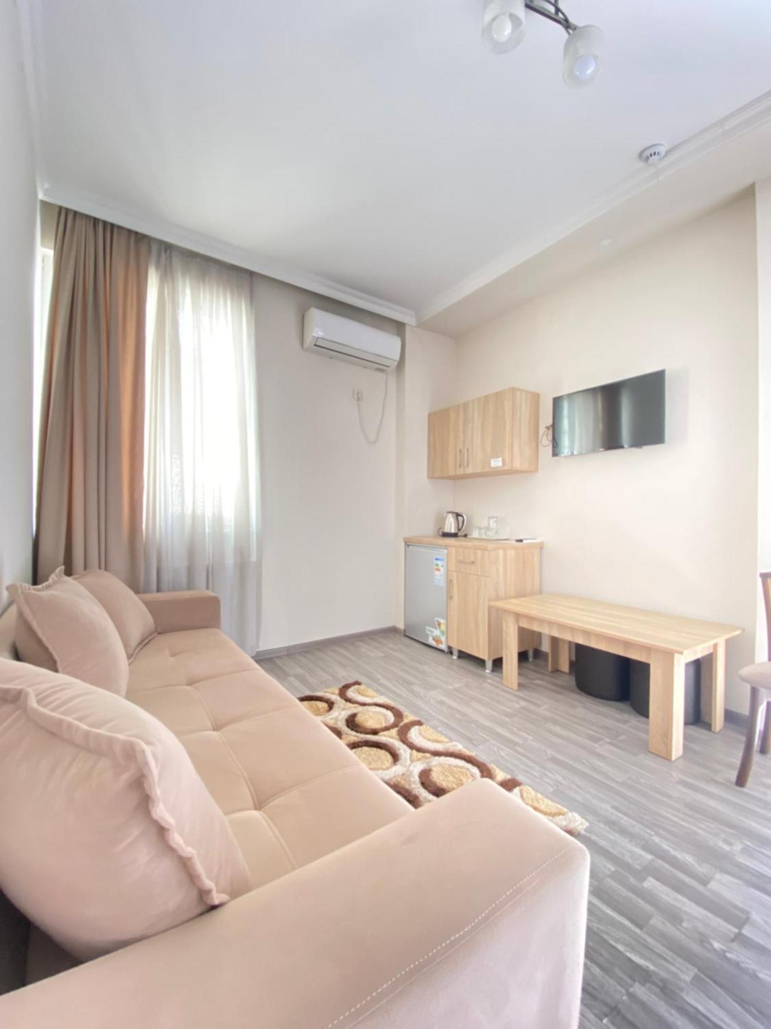 Hotel Garanti Batumi Bagian luar foto