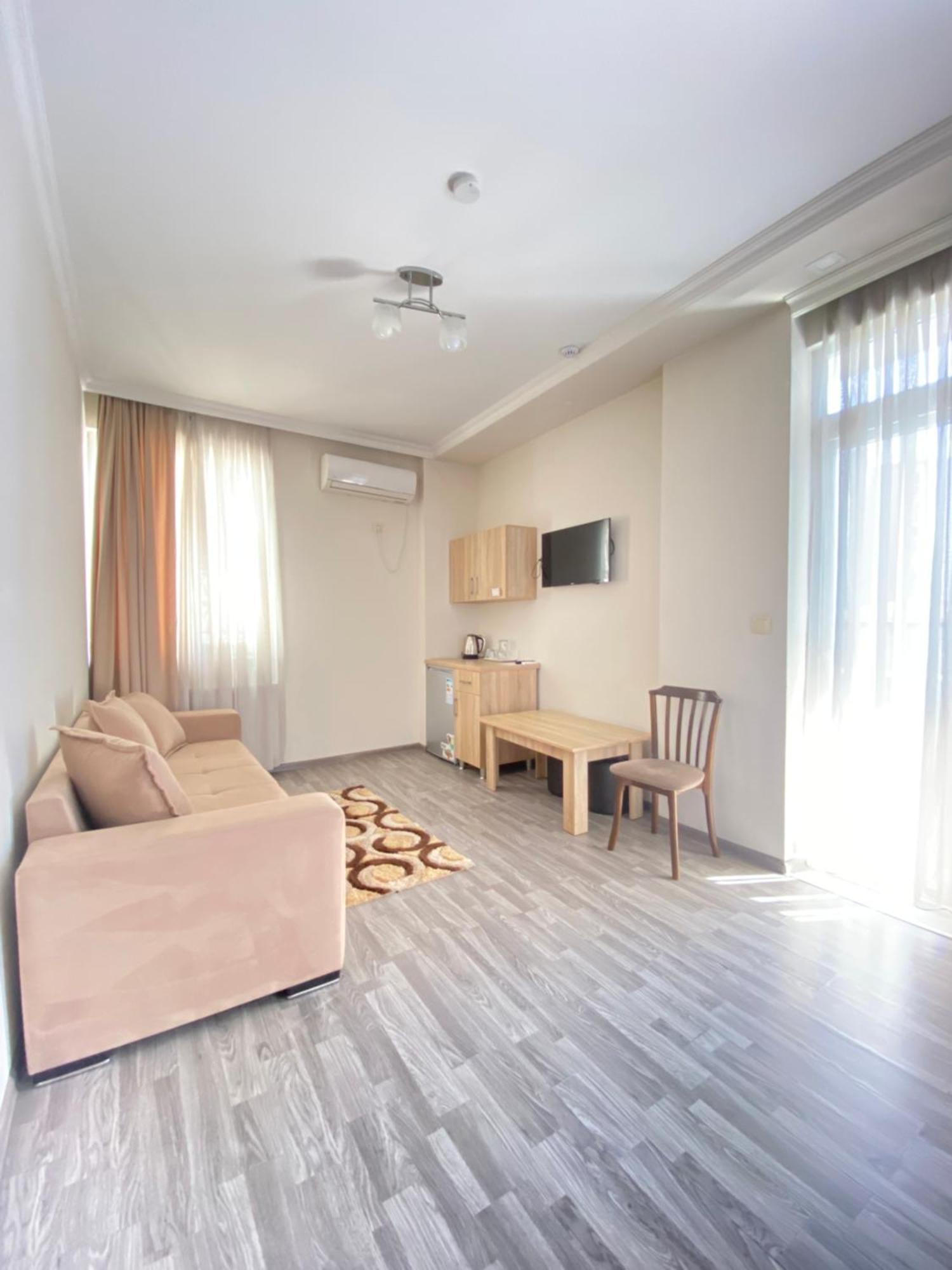 Hotel Garanti Batumi Bagian luar foto