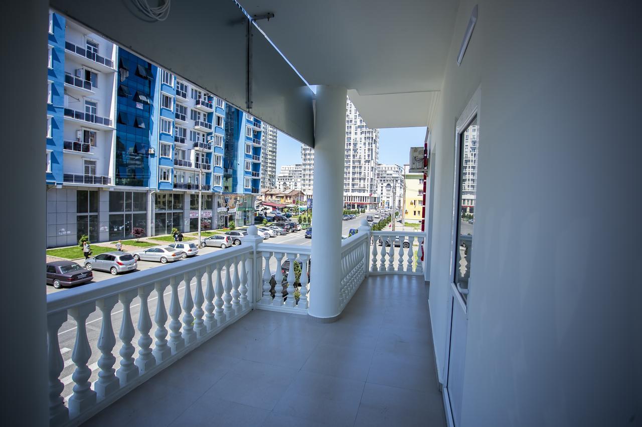 Hotel Garanti Batumi Bagian luar foto
