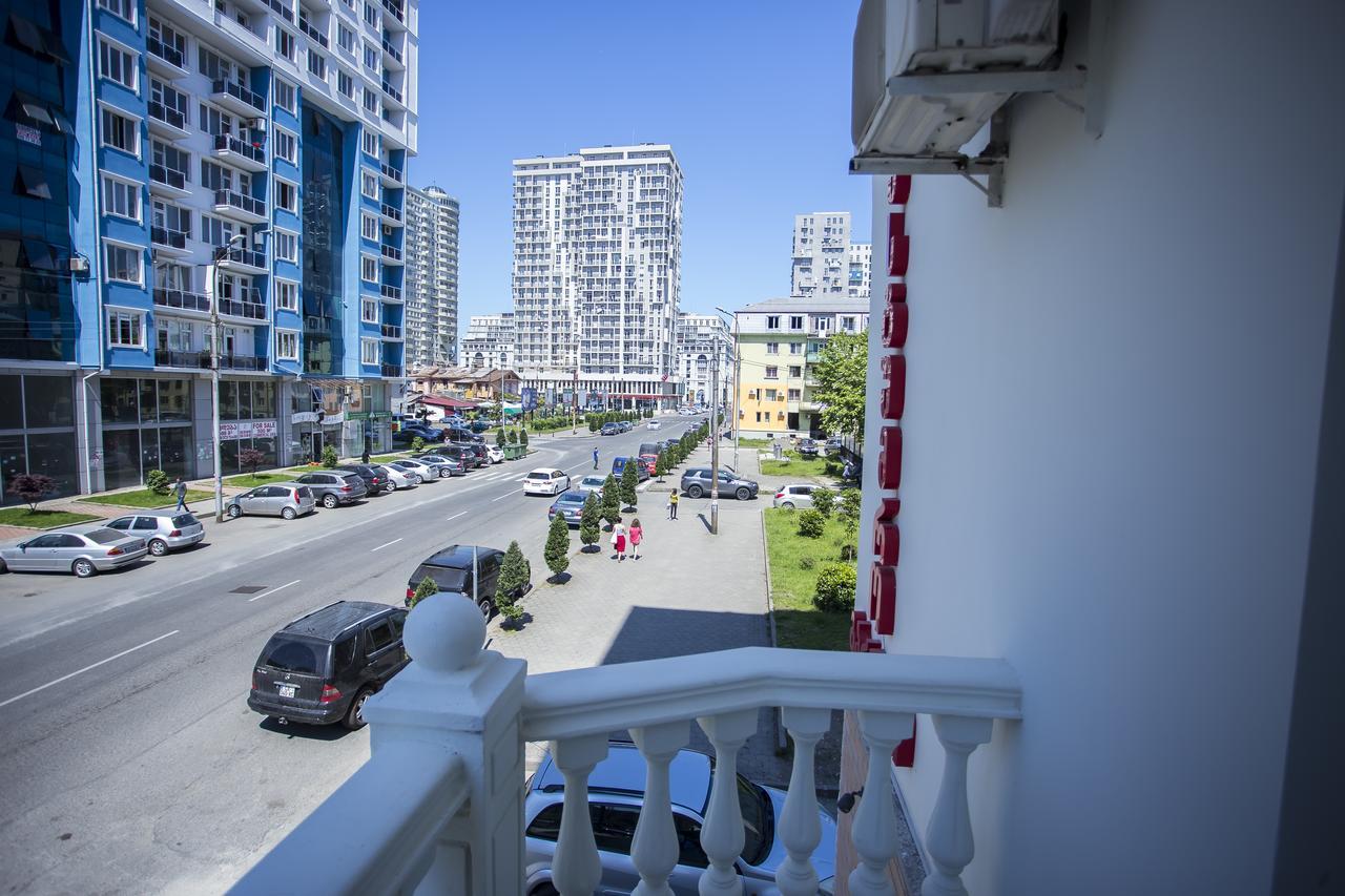 Hotel Garanti Batumi Bagian luar foto
