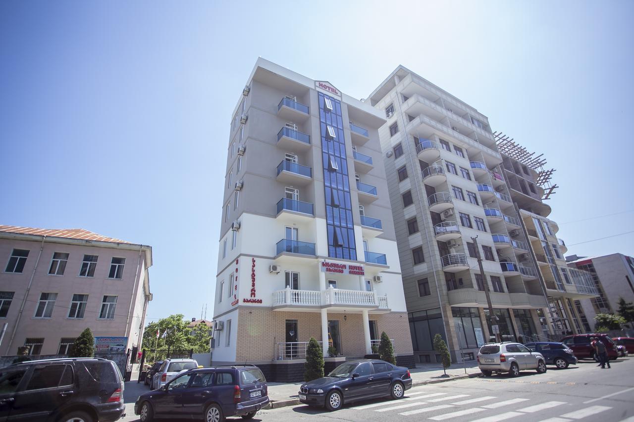 Hotel Garanti Batumi Bagian luar foto