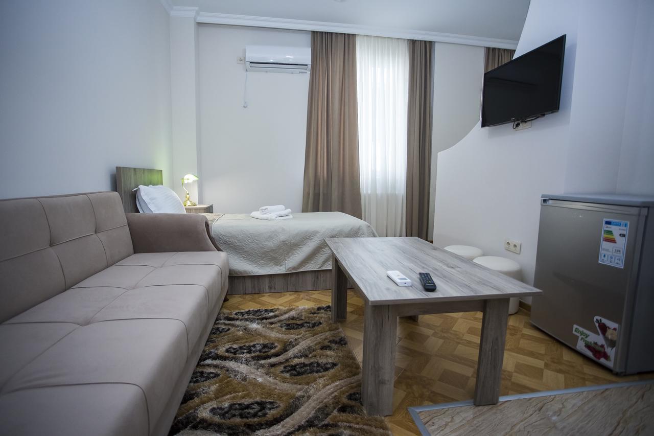 Hotel Garanti Batumi Bagian luar foto